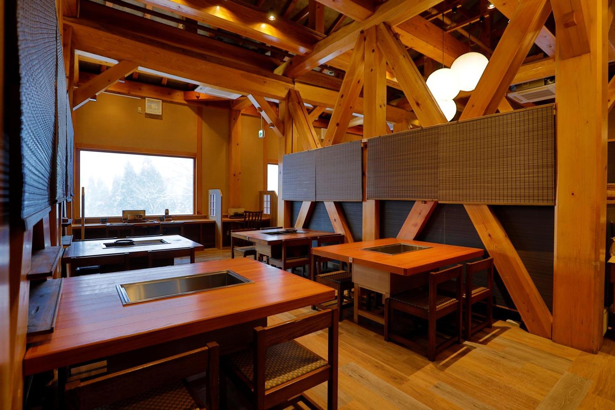 ريوكان مياما أوان تاكاياما المظهر الخارجي الصورة Interior of a restaurant in Japan