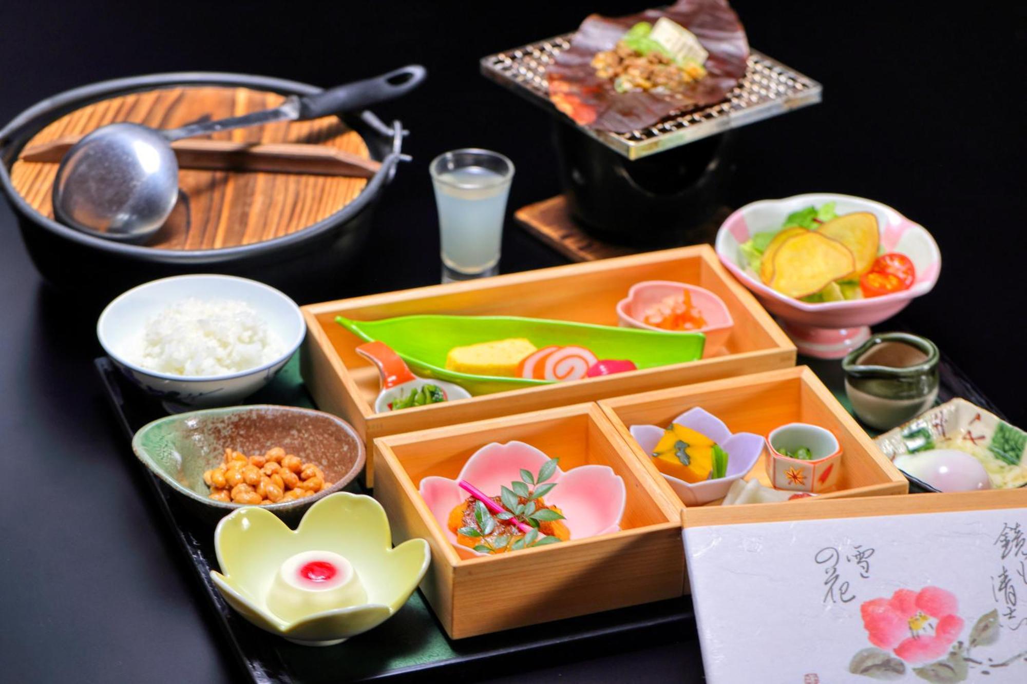 ريوكان مياما أوان تاكاياما المظهر الخارجي الصورة A Japanese meal