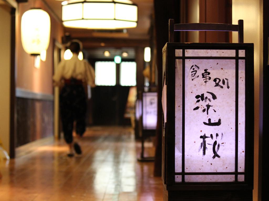 ريوكان مياما أوان تاكاياما المظهر الخارجي الصورة A lantern with the kanji for "Ryōsa-tei"