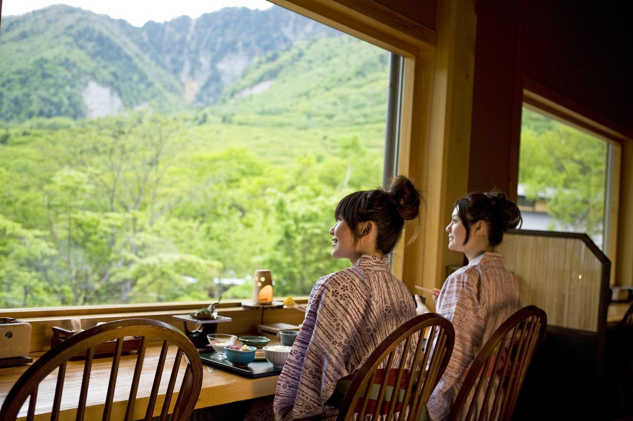 ريوكان مياما أوان تاكاياما المظهر الخارجي الصورة A view of Mount Yōtei from a restaurant in Niseko